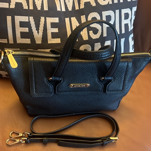 MICHAEL KORS MACKENZIE BLACK PEBBLED LEATHER SATCHEL - Picture 5 of 15